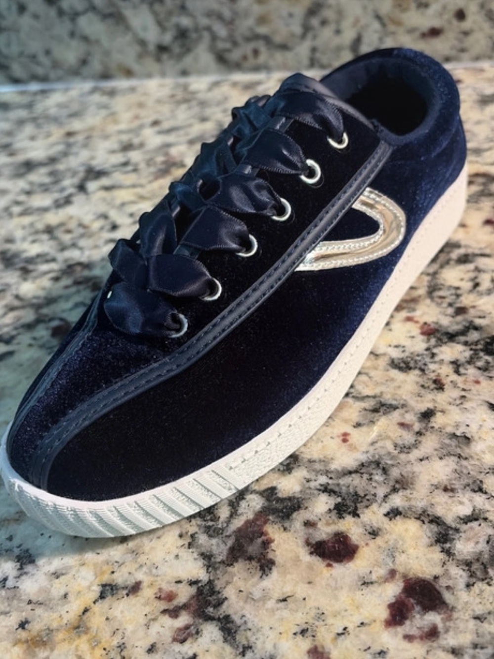 TRETORN♦️ECO ORTHOLITE VELVET SNEAKER